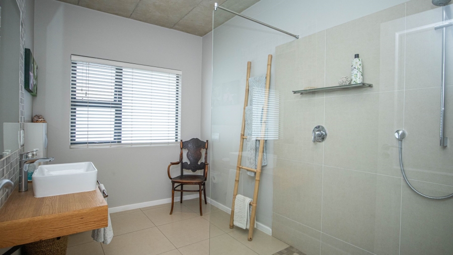 5 Bedroom Property for Sale in The Coves North West